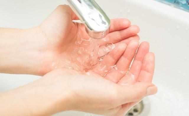 老外用国产姨妈巾视频,老外体验后直呼神奇！